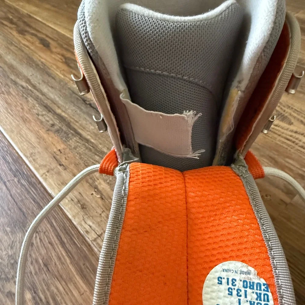 Burton Moto Kids Snowboard Boots Size 1 Tan Grey Orange Lace‎ Up Winter Sports
